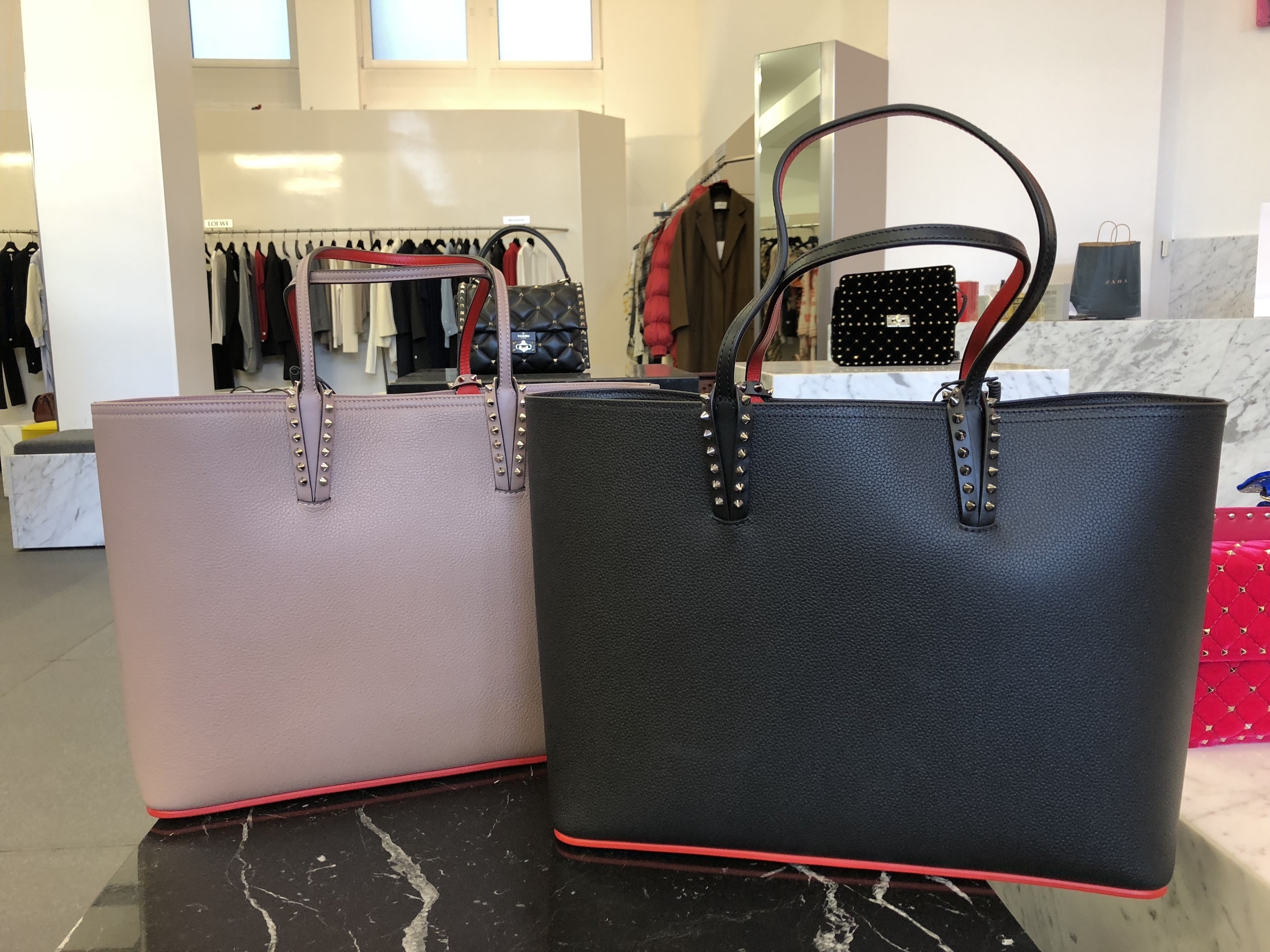【ルブタン】18/19AW新作 Cabata Tote Bag (BLACK / BEIGE)